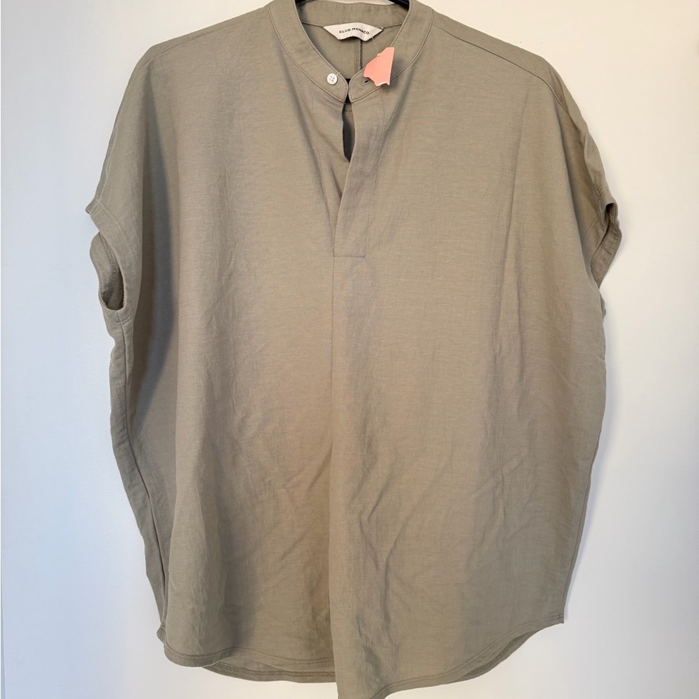 ❌ SOLD❌Club Monaco Casual Khaki Button Down Shirt